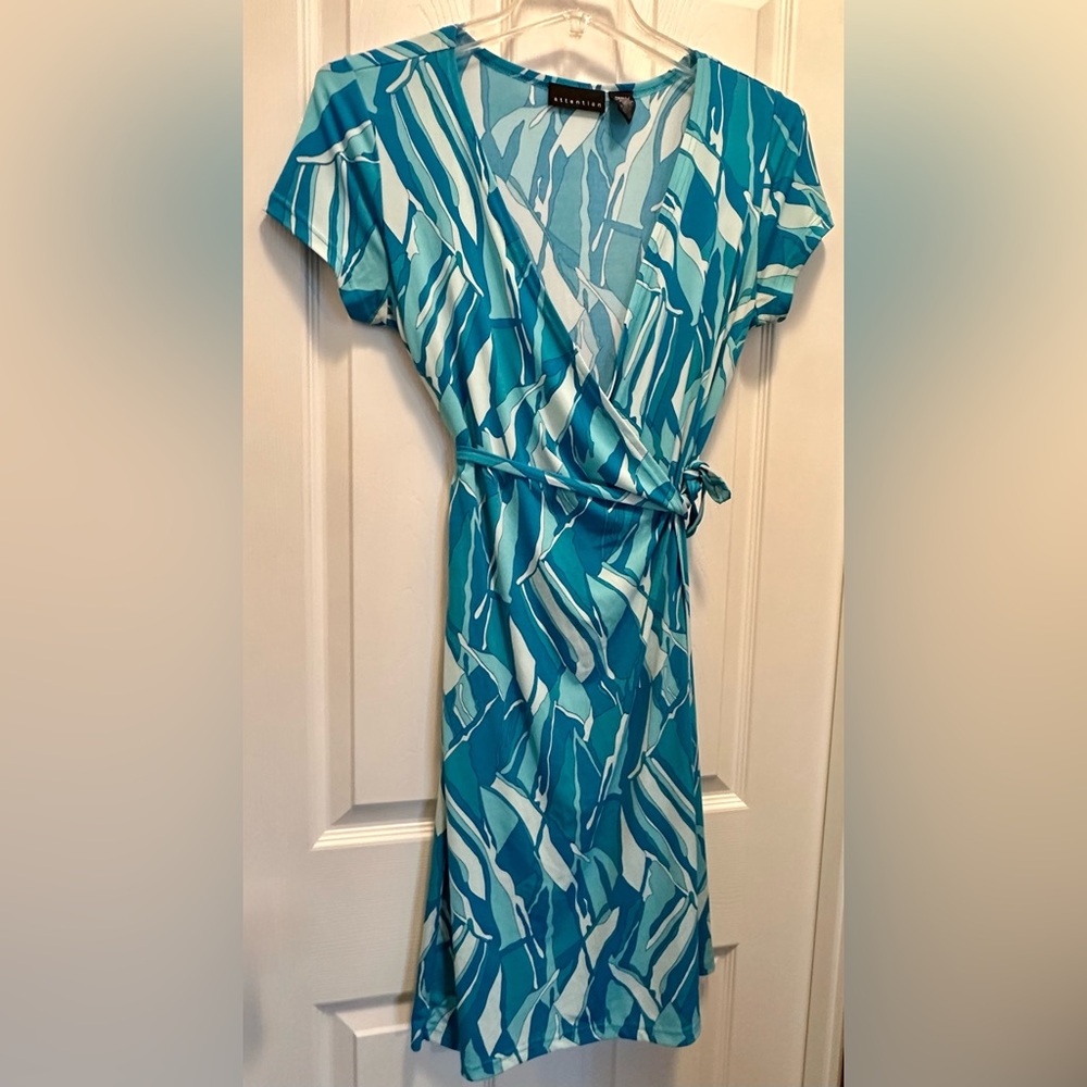 Attention Small Blue and White Wrap Dress - super cute summer short sleeve